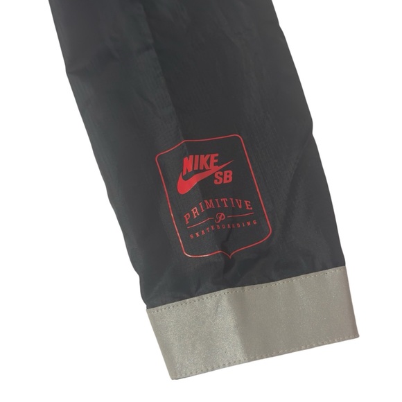 Nike SB × Primitive Skateboarding 'Royalty'Windbreaker Size Small - Picture 10 of 14